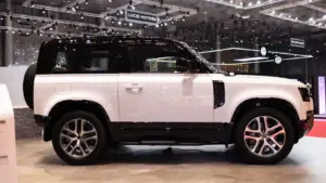 Обновлённый Land Rover Defender вышел на рынок Малайзии: стартовал приём заказов