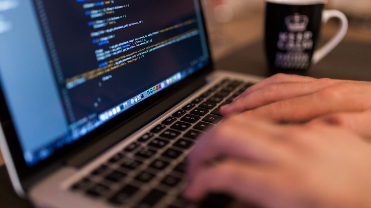 ZTE представила 27-дюймовый 5G-дисплей Free Screen F10 с сенсорным экраном и мобильной стойкой