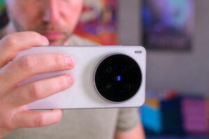 Vivo выводит на глобальный рынок флагманские камерофоны X300 Ultra и X300 FE