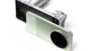 Vivo X300 Ultra вышел в России: фотосмартфон с оптикой Zeiss от 78,5 тысячи рублей