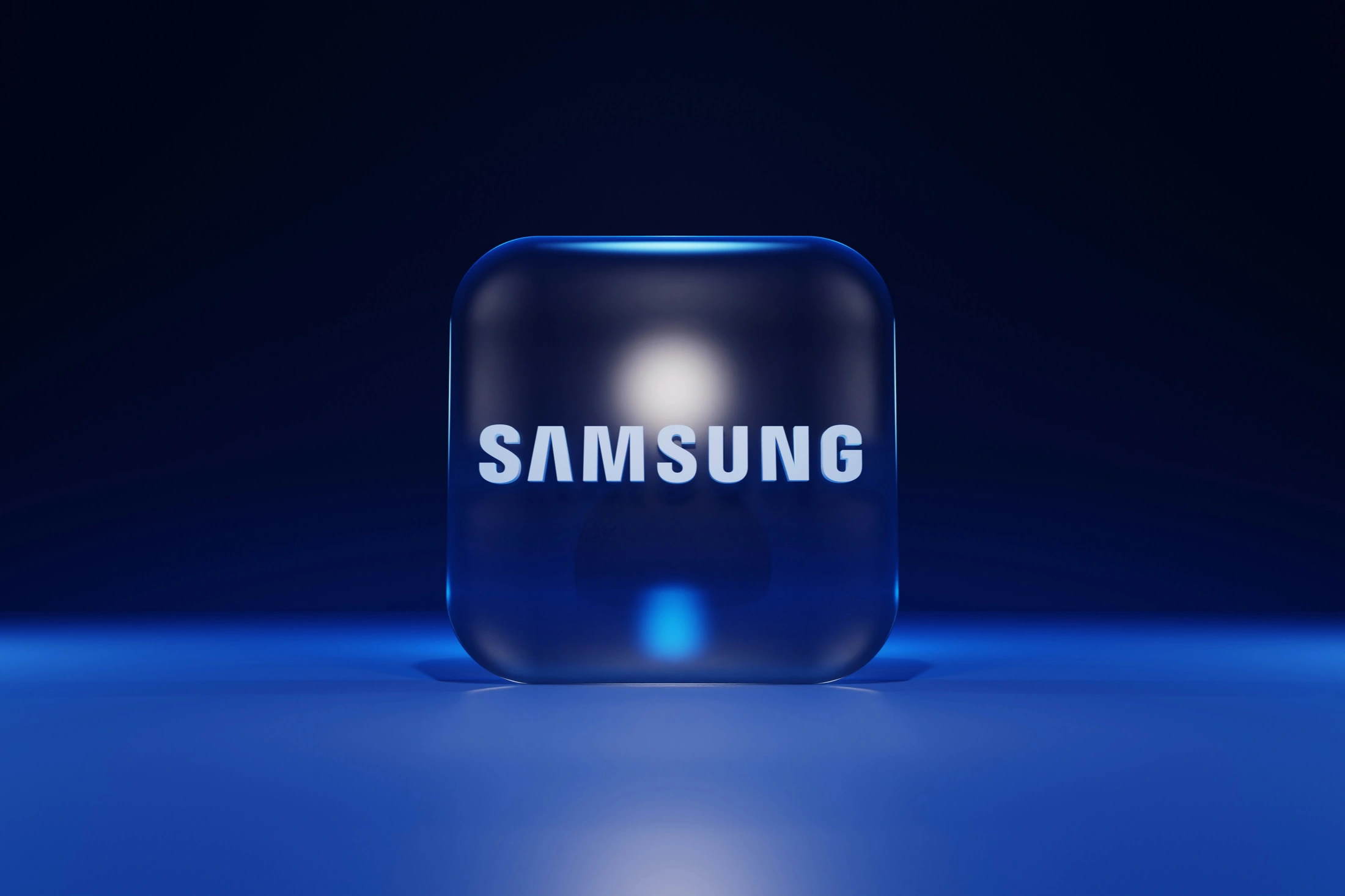 Samsung первой начала поставки революционной памяти HBM4E для ИИ-ускорителей