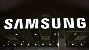 В сеть утекли первые живые фотографии складного смартфона Samsung Galaxy Z Fold 8